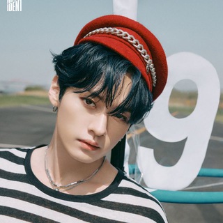 LEE KNOW | STRAY KIDS